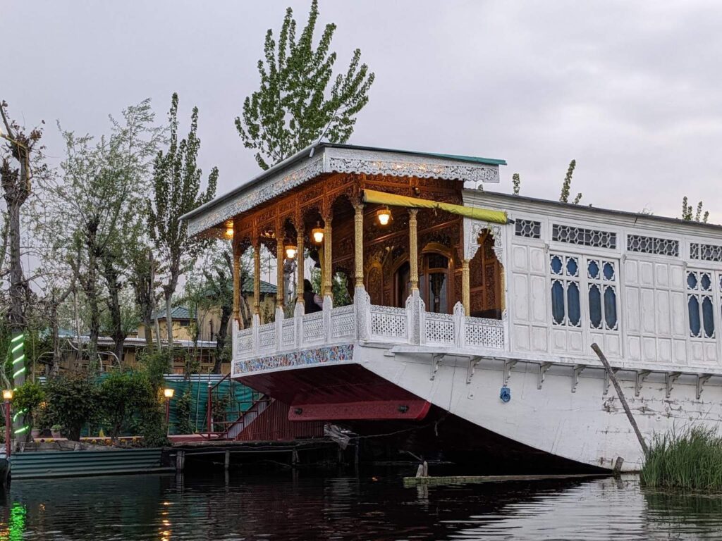 Shikara ride, Srinagar