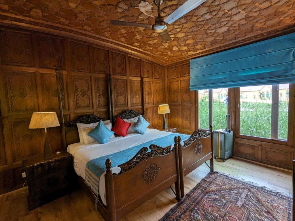 Sukoon Houseboat, Srinagar