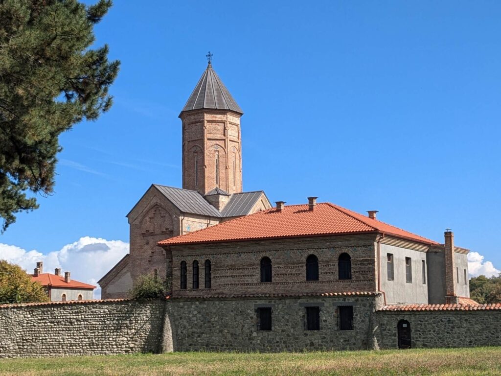 Akhali Shuamta, Georgia